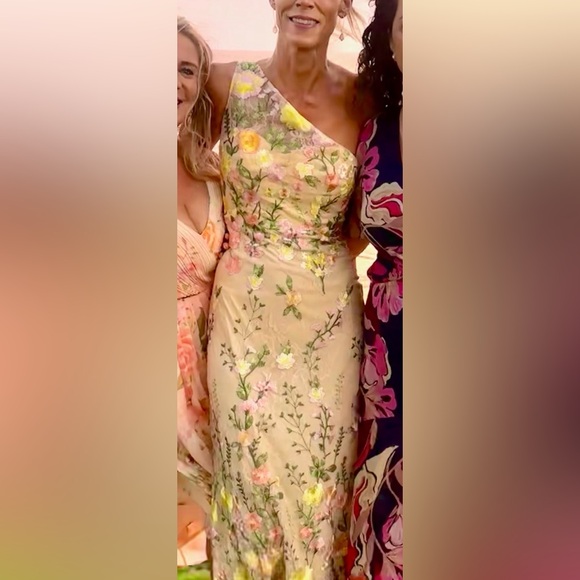 MacDuggal Formal Stunner - Picture 7 of 17